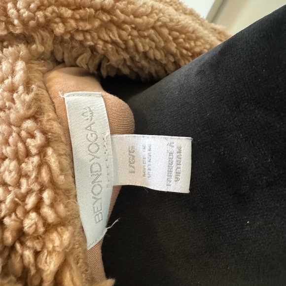 Beyond Yoga Cozy Tan Teddy Jacket - LRG - Picture 5 of 5